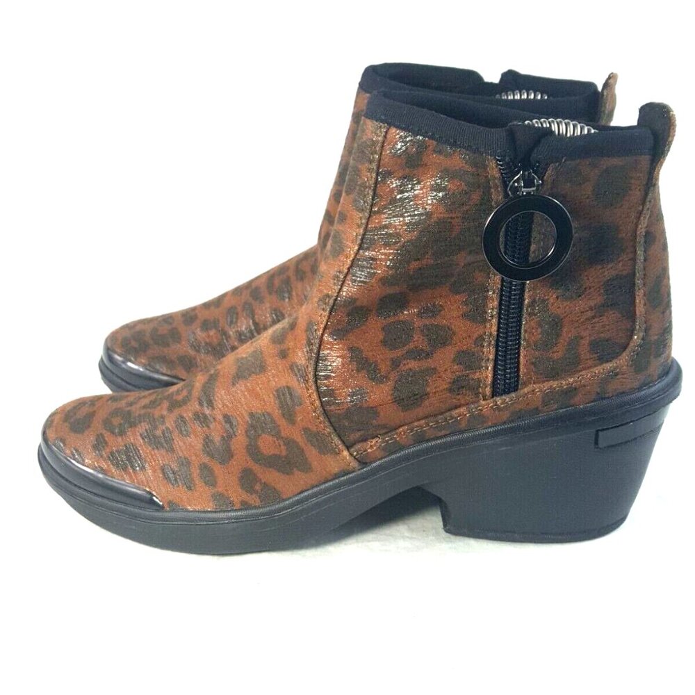 BZees Women's Ankle Booties Brown Animal Print Fabric Upper Size 7 M - Picture 3 of 7